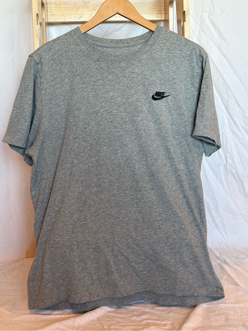 Nike Sportswear Club Men’s T-Shirt Grey Black Size M